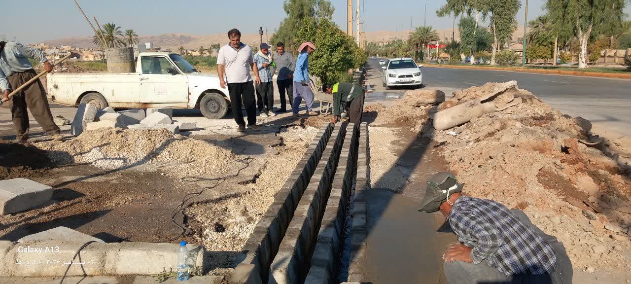 اجرای عملیات جدولگذاری و دفع آبهای سطحی در ورودی پارک بسیج